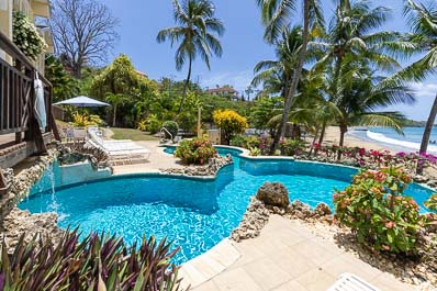 The pool and deck at Black Rock Dreams