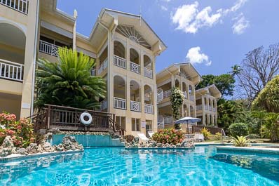 The pool and frontage of Black Rock Dreams