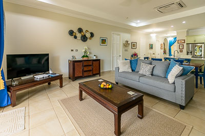 Queen Angel Suite: Loung area
