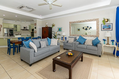 Queen Angel Suite: Loung area