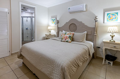 Queen Angel Suite: Bedroom 2