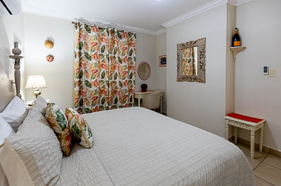Queen Angel Suite: Bedroom 2