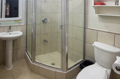 Queen Angel Suite: Second Bedroom Ensuite Bathroom