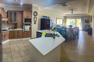 Queen Angel Suite: Kitchen & Living Room