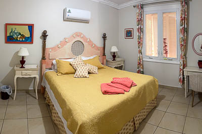 Queen Angel Suite: Second Bedroom